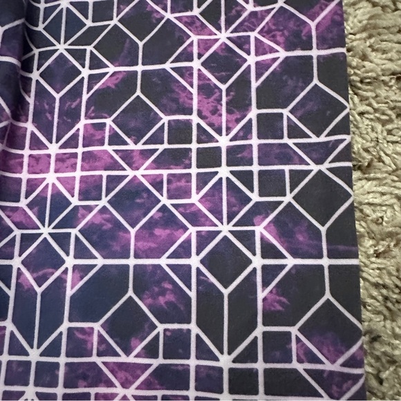 Avocado Purple Space Geometric‎ Capri Leggings Women’s Size Medium/Large Workout - Picture 6 of 16
